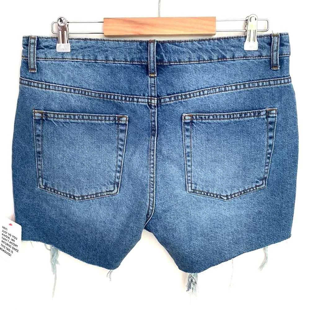 (A13) ASOS Women's Blue Denim‎ Distressed Shorts, Size 32, NWT